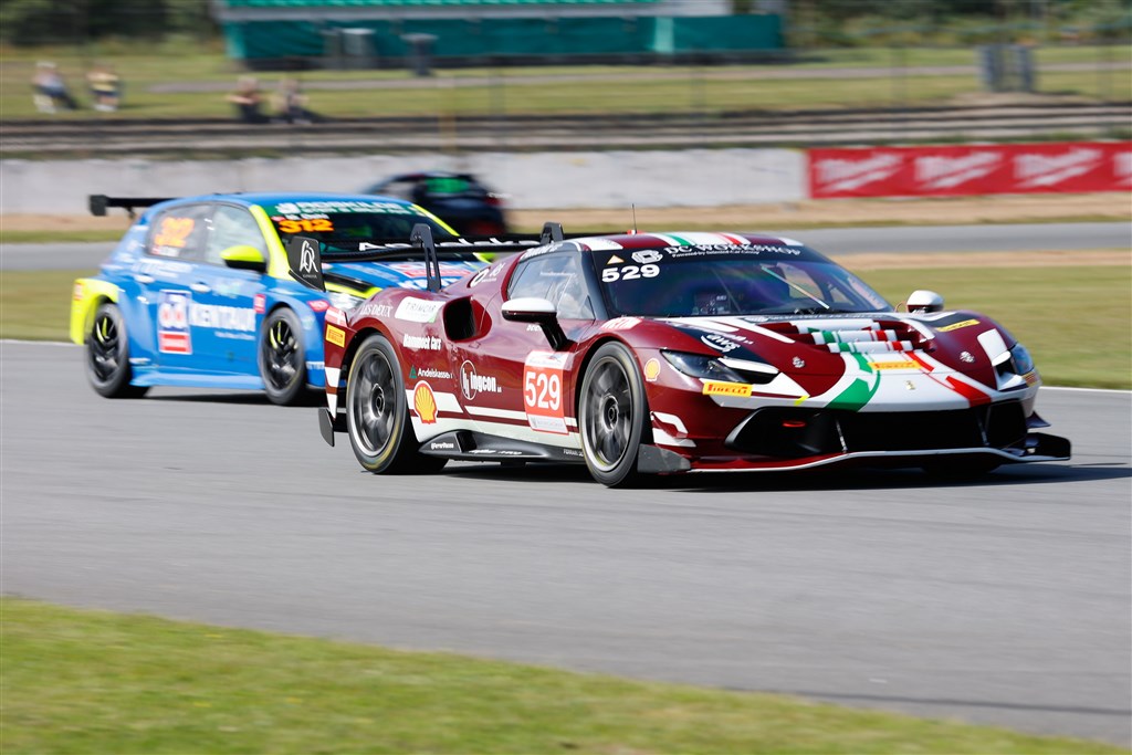 Anders Bidstrup/Søren Bidstrup debuterede i Danish Endurance Championship ved at køre deres Ferrari 296 Challenge til to sejre.
(Foto: Stumpphoto)